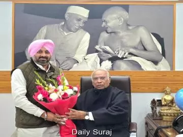 ਵਿਧਾਇਕ ਕਾਲਾ ਢਿੱਲੋਂ ਨੇ ਪਾਰਟੀ ਦੇ ਕੌਮੀ ਪ੍ਰਧਾਨ ਸ੍ਰੀ ਖੜਗੇ ਨਾਲ ਦਿੱਲੀ ਵਿਖੇ ਕੀਤੀ ਮੁਲਾਕਾਤ