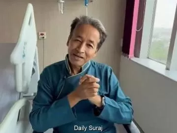 अस्पताल से छुट्टी मिलते ही राजघाट पहुंचे सोनम वांगचुक, महात्मा गांधी को दी श्रद्धांजलि