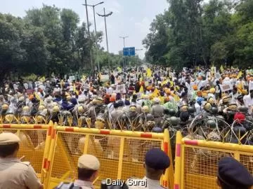 ਚੰਡੀਗੜ੍ਹ ਮਾਰਚ ਦੌਰਾਨ ਵਧਿਆ ਤਣਾਅ, ‘ਵਾਰਿਸ ਪੰਜਾਬ ਦੇ’ ਦਾ ਸਮਰਥਕ ਪੁਲੀਸ ਦੀ ਵਾਟਰ ਕੈਨਨ ’ਤੇ ਚੜ੍ਹਿਆ