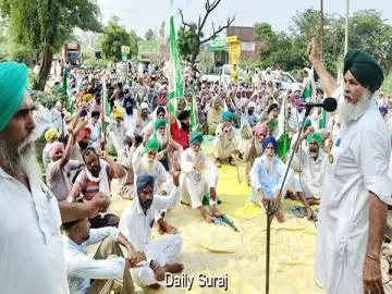 ਮਹਿਲਾ ਖੁਦਕੁਸ਼ੀ ਮਾਮਲਾ: ਮੁਲਜ਼ਮਾਂ ਦੀ ਗ੍ਰਿਫ਼ਤਾਰੀ ਲਈ ਥਾਣਾ ਜੋਗਾ ਦਾ ਘਿਰਾਓ, ਮਾਨਸਾ-ਬਰਨਾਲਾ ਮਾਰਗ ਜਾਮ