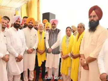 ਕੈਬਨਿਟ ਮੰਤਰੀਆਂ ਹਰਪਾਲ ਸਿੰਘ ਚੀਮਾ ਅਤੇ ਤਰੁਨਪ੍ਰੀਤ ਸਿੰਘ ਸੌਂਦ ਨੇ ਸ਼ਹੀਦ ਮਾਸਟਰ ਕਰਨੈਲ ਸਿੰਘ ਈਸੜੂ ਨੂੰ ਸ਼ਰਧਾ ਦੇ ਫੁੱਲ ਕੀਤੇ ਭੇਂਟ