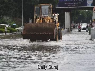 चीन के हैनान में भारी बारिश का कहर: 31,000 से अधिक लोग सुरक्षित स्थानों पर पहुंचाए गए, रेड अलर्ट जारी