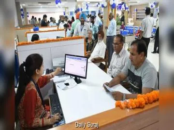 फ्रंटलाइन नौकरियों में महिलाओं का दबदबा: 43.5% महिलाएं कर रहीं आवेदन, पर केवल 13% विज्ञापनों में ही प्राथमिकता- रिपोर्ट