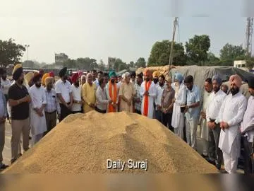 ਵਿਧਾਇਕ ਐਡਵੋਕੇਟ ਲਖਬੀਰ ਸਿੰਘ ਰਾਏ ਨੇ ਦਾਣਾ ਮੰਡੀ ਸਰਹਿੰਦ ਵਿਖੇ ਝੋਨੇ ਦੀ ਸਰਕਾਰੀ ਖ਼ਰੀਦ ਕਰਵਾਈ ਸ਼ੁਰੂ