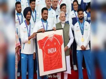 1. Asian Games Champions Meet PM Modi as India Strengthens Bid to Host Global Sporting Events