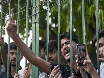 जामिया में 17वें दिन भी छात्रों का प्रदर्शन जारी: यूनिवर्सिटी ने लगाया तोड़फोड़ और संपत्ति को नुकसान पहुंचाने का आरोप