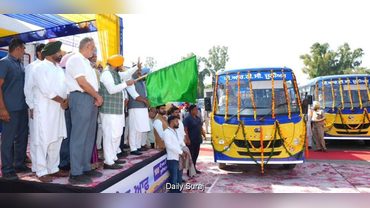 ਪੰਜਾਬ ਦੇ ਪਿੰਡਾਂ ਨੂੰ ਸ਼ਹਿਰਾਂ ਨਾਲ ਜੋੜਨ ਲਈ ਮੁੱਖ ਮੰਤਰੀ ਭਗਵੰਤ ਮਾਨ ਨੇ 100 ਨਵੀਆਂ ਮਿੰਨੀ ਬੱਸਾਂ ਨੂੰ ਹਰੀ ਝੰਡੀ ਦਿਖਾ ਕੇ ਕੀਤਾ ਰਵਾਨਾ