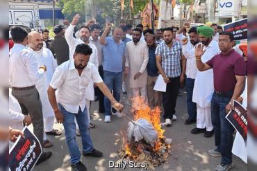 ਕਾਂਗਰਸੀ ਵਰਕਰਾਂ ਵੱਲੋਂ ਨੀਟ ਪੇਪਰ ਲੀਕ ਅਤੇ ਸੀਬੀਐਸਈ ਦੀ ਮਾੜੇ ਪ੍ਰਬੰਧਾਂ ਖ਼ਿਲਾਫ਼ ਰੋਸ ਪ੍ਰਦਰਸ਼ਨ
