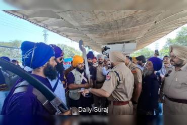 ਲੁਧਿਆਣਾ ਵਿੱਚ ਨਿਹੰਗ ਸਿੰਘਾਂ ਦਾ ਡੀਸੀ ਦਫ਼ਤਰ ਬਾਹਰ ਚੱਕਾ ਜਾਮ, ਫਿਰੋਜ਼ਪੁਰ ਰੋਡ 'ਤੇ ਆਵਾਜਾਈ ਠੱਪ