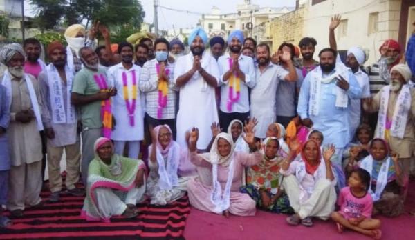 ਹਲਕੇ ਅਮਰਗੜ੍ਹ ਦੇ ਲੋਕਾਂ ਵੱਲੋਂ ਆਪ ‘ਚ ਸ਼ਾਮਿਲ ਹੋਣ ਦੀ ਲਿਆਂਦੀ ਹਨੇਰੀ, ਪਿੰਡ ਜੱਬੋਮਾਜਰਾ ਦੇ 41 ਲੋਕਾਂ ਨੇ ਆਪ ਦਾ ਪੱਲਾ ਫੜਿਆ:ਸੀਰਾ ਬਨਭੌਰਾ