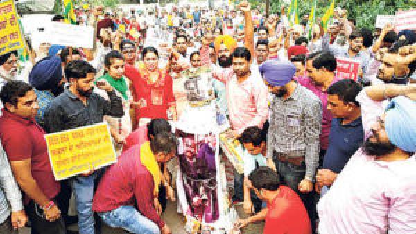 ਸਾਂਝੇ ਅਧਿਆਪਕ ਮੋਰਚੇ ਨੇ ਸਿੱਖਿਆ ਸਕੱਤਰ ਦੀ ਕੋਠੀ ਵੱਲ ਵਹੀਰਾਂ ਘੱਤੀਆਂ