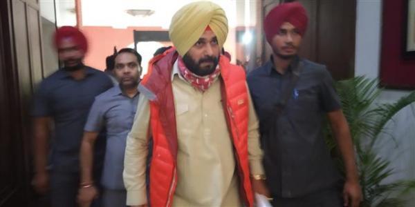 ਨਵਜੋਤ ਸਿੱਧੂ ਨੂੰ ਪੁਲੀਸ ਨੇ ਦਿੱਲੀ ਐਂਟਰੀ ਪੁਆਇੰਟ ’ਤੇ ਰੋਕਿਆ