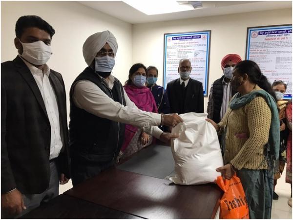 ਜਿਲ੍ਹਾ ਕਾਨੂੰਨੀ ਸੇਵਾਵਾਂ ਅਥਾਰਟੀ ਲੁਧਿਆਣਾ ਵੱਲੋਂ ਜਿਲ੍ਹੇ ਦੀਆਂ ਗਰੀਬ ਅਤੇ ਲੋੜਵੰਦ ਔਰਤਾਂ ਨੂੰ ਸੁੱਕੇ ਰਾਸ਼ਨ ਦੀਆਂ ਵੰਡੀਆਂ ਕਿੱਟਾਂ
