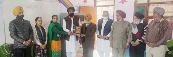 ਭਾਈ ਟੋਡਰ ਮੱਲ ਨਿਸ਼ਕਾਮ ਸੇਵਾ ਸੁਸਾਇਟੀ ਨੇ ਸਰਕਾਰੀ ਸਕੂਲ ਨੂੰ ਫਰਨੀਚਰ ਭੇਂਟ ਕੀਤਾ