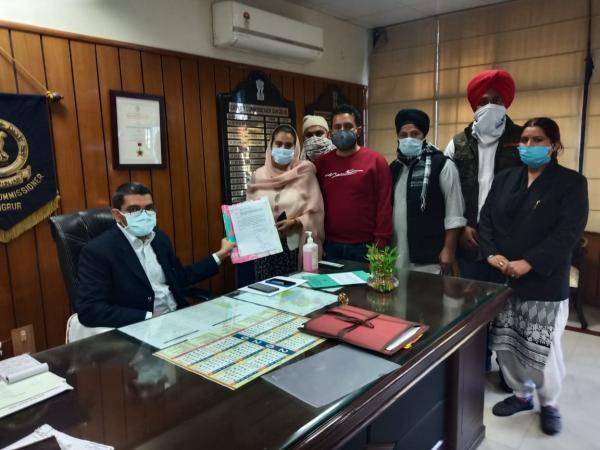 ਆਮ ਆਦਮੀ ਪਾਰਟੀ ਦੇ ਆਗੂਆਂ ਨੇ ਡੀ.ਸੀ ਸੰਗਰੂਰ ਨੂੰ ਦਿੱਤਾ ਮੰਗ ਪੱਤਰ