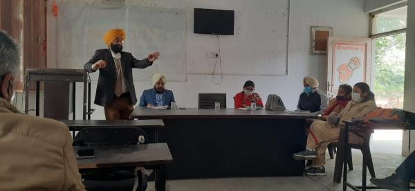 ਸਿੱਖਿਆ ਵਿਭਾਗ ਵੱਲੋਂ ਚੱਲ ਰਹੀਆਂ ਗਤੀਵਿਧੀਆਂ ਨੂੰ ਸੁਚਾਰੂ ਰੂਪ 'ਚ ਚਲਾਉਣ ਲਈ ਆਪਸੀ ਤਾਲਮੇਲ ਜ਼ਰੂਰੀ : ਡਾ. ਬੱਲ