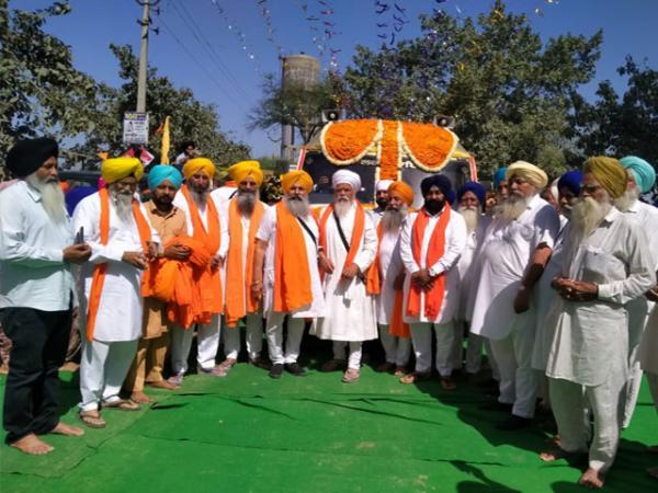 ਸ੍ਰੀ ਗੁਰੂ ਤੇਗ ਬਹਾਦਰ ਜੀ ਦੇ ਜਨਮ ਦਿਹਾੜੇ ਨੂੰ ਸਮਰਪਿਤ ਮਹਾਨ ਨਗਰ ਕੀਰਤਨ ਦਾ ਤਾਜੋਕੇ ਪਹੁੰਚਣ 'ਤੇ ਸੰਗਤਾਂ ਵਲੋਂ ਨਿੱਘਾ ਸਵਾਗਤ
