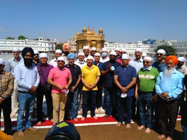 ਵੱਖ ਵੱਖ ਮੁਲਕਾਂ ਦੇ ਸੀਨੀਅਰ ਫ਼ੌਜੀ ਅਧਿਕਾਰੀ ਸ੍ਰੀ ਹਰਿਮੰਦਰ ਸਾਹਿਬ ਵਿਖੇ ਹੋਏ ਨਤਮਸਤਕ