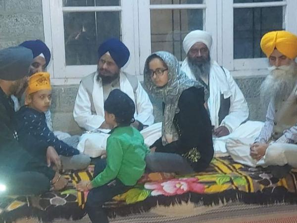 ਕਸ਼ਮੀਰ 'ਚ ਅੱਤਵਾਦੀਆਂ ਹੱਥੋਂ ਮਾਰੀ ਗਈ ਸਿੱਖ ਅਧਿਆਪਕਾ ਦੇ ਪਰਿਵਾਰ ਨਾਲ ਜਥੇਦਾਰ ਵਲੋਂ ਮੁਲਾਕਾਤ