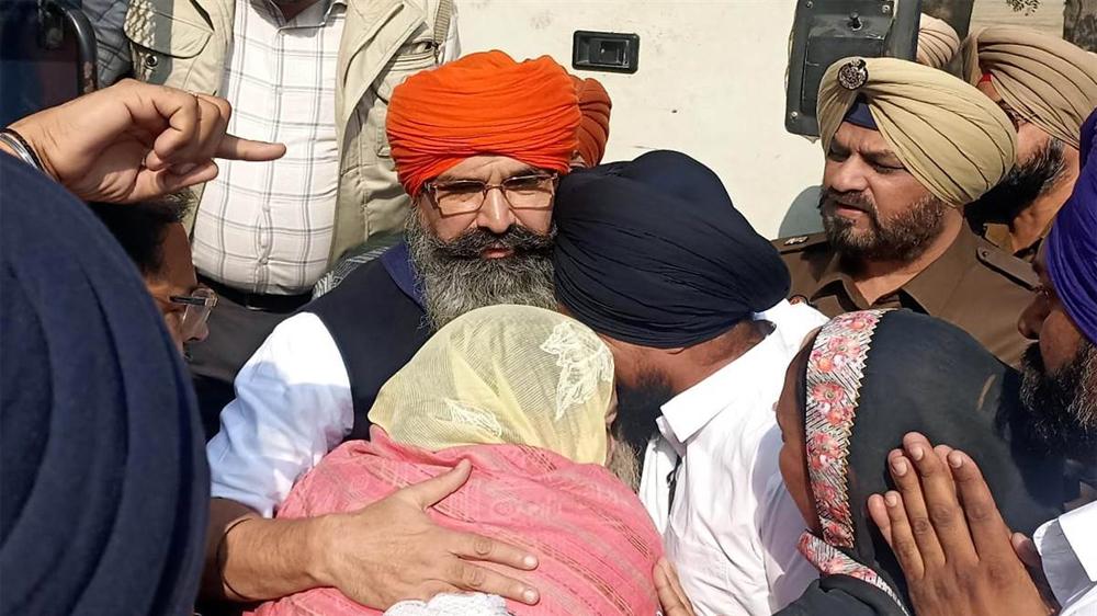 ਸਖ਼ਤ ਸੁਰੱਖਿਆ ਪ੍ਰਬੰਧਾਂ ਹੇਠ 29 ਸਾਲਾਂ ਬਾਅਦ ਆਪਣੇ ਜੱਦੀ ਪਿੰਡ ਪਹੁੰਚੇ ਭਾਈ ਬਲਵੰਤ ਸਿੰਘ ਰਾਜੋਆਣਾ, ਤਿੰਨ ਘੰਟਿਆਂ ਦੀ ਮਿਲੀ ਪੈਰੋਲ