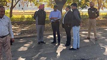 ਨਗਰ ਨਿਗਮ ਦੇ ਕਮਿਸ਼ਨਰ ਨੇ ਕੀਤੀ 3 ਸੜਕਾਂ ਦੀ ਕੁਆਲਿਟੀ ਦੀ ਅਚਨਚੇਤ ਜਾਂਚ