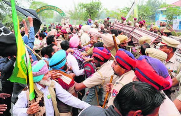 ਭੱਟੀ ਦੀ ਕੋਠੀ ਘੇਰਨ ਪੁੱਜੇ ਅਧਿਆਪਕਾਂ ਦੀ ਖਿੱਚ-ਧੂਹ