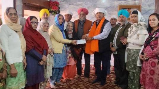 ਵਿਧਾਇਕ ਬ੍ਰਮ ਸ਼ੰਕਰ ਜਿੰਪਾ ਨੇ ਇਸਤਰੀ ਸਤਸੰਗ ਸਭਾ ਨੂੰ ਦਿੱਤਾ ਇਕ ਲੱਖ ਰੁਪਏ ਦਾ ਚੈਕ