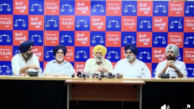 ਅਕਾਲੀ ਦਲ ਦੀ ਕੋਰ ਕਮੇਟੀ ਮੀਟਿੰਗ ‘ਚ ਹੋਈ ਸ੍ਰੀ ਅਕਾਲ ਤਖ਼ਤ ਸਾਹਿਬ ਦੇ ਹੁਕਮਾਂ ਦੀ ਉਲੰਘਣਾ?