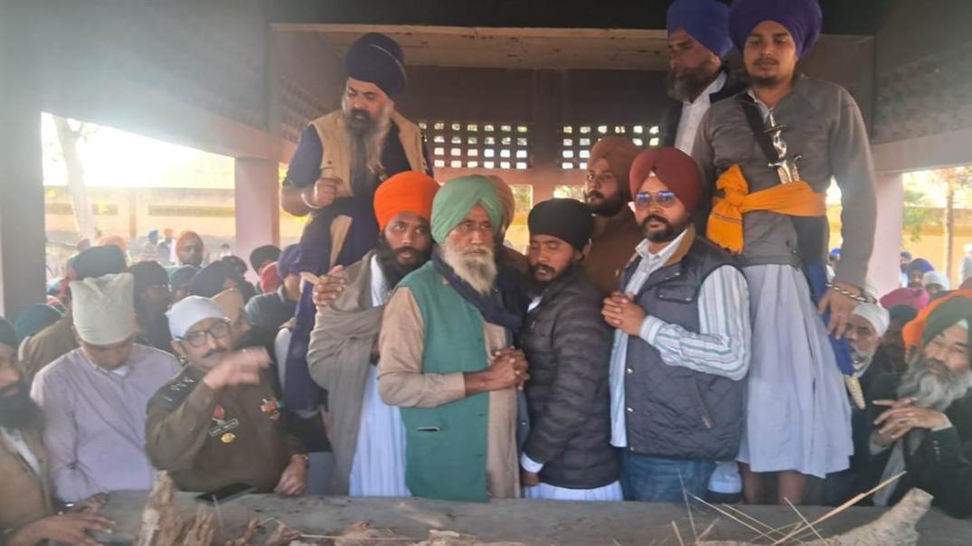 ਐੱਮਪੀ ਅੰਮ੍ਰਿਤਪਾਲ ਸਿੰਘ ਦੇ ਸਾਥੀ ਬਸੰਤ ਸਿੰਘ ਨੂੰ ਸਖ਼ਤ ਸੁਰੱਖਿਆ ਹੇਠ ਲਿਆਂਦਾ ਪੰਜਾਬ, ਮਾਂ ਦਾ ਬੀਤੇ ਦਿਨੀਂ ਹੋਇਆ ਸੀ ਦੇਹਾਂਤ