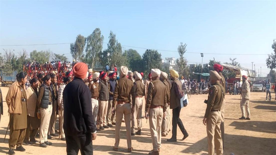 ਪਿੰਡ ਮਹਿਰੋਂ ਹੋਇਆ ਪੁਲਿਸ ਛਾਉਣੀ 'ਚ ਤਬਦੀਲ, ਕਬੱਡੀ ਟੂਰਨਾਮੈਂਟ ਕਾਰਨ ਲਈ ਲਾਈ ਗਈ ਪੁਲਿਸ
