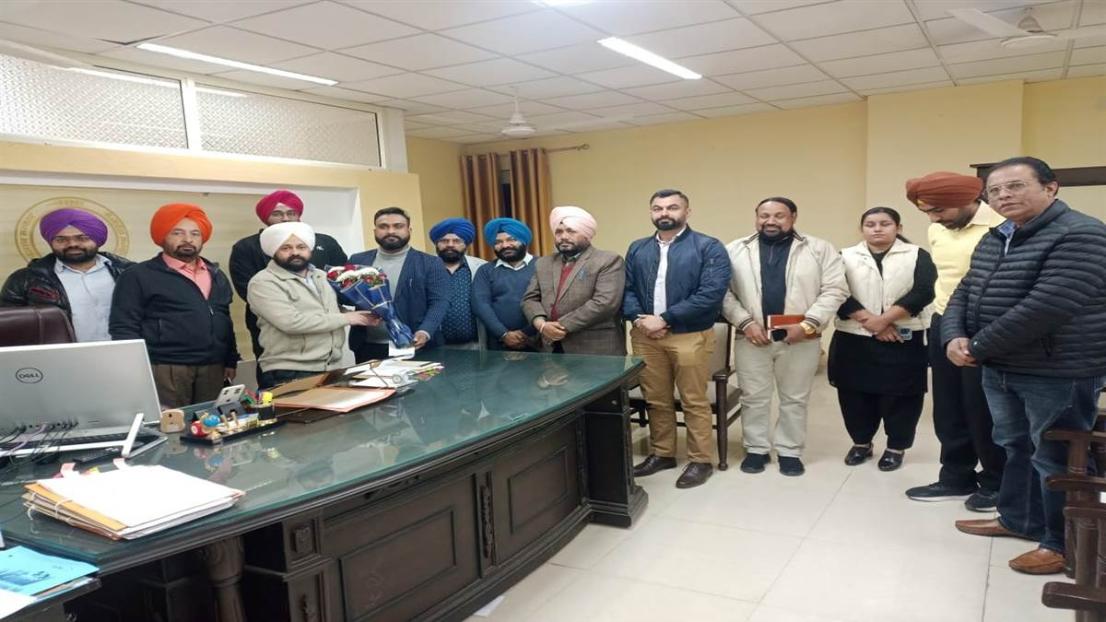ਵਧੀਕ ਡਿਪਟੀ ਕਮਿਸ਼ਨਰ (ਜਨਰਲ) ਹਰਜਿੰਦਰ ਸਿੰਘ ਵੱਲੋਂ ਮਾਲ ਵਿਭਾਗ ਦੇ ਅਧਿਕਾਰੀਆਂ ਨਾਲ ਵਿਚਾਰਾਂ