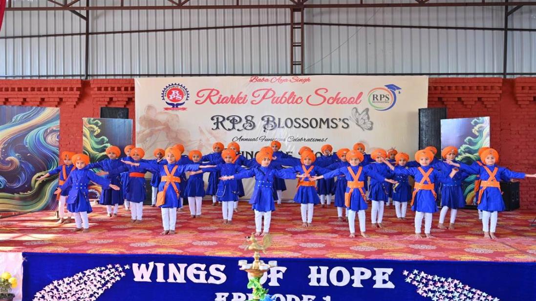 ਰਿਆੜਕੀ ਪਬਲਿਕ ਸਕੂਲ ਤੁਗਲਵਾਲਾ ਦੇ ਯੂਨੀਅਰ ਵਿੰਗ ਦਾ ਸਾਲਾਨਾ ਸਮਾਗਮ ਹੋਇਆ ਸੰਪੰਨ