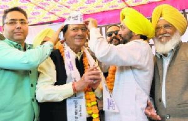 ਹਰਮੋਹਨ ਧਵਨ ‘ਆਪ’ ਵਿੱਚ ਹੋਏ ਸ਼ਾਮਲ