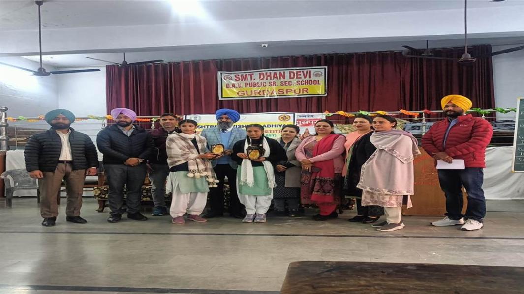 ਸਰਕਾਰੀ ਹਾਈ ਸਕੂਲ ਸਾਧੂਚੱਕ ਵਿਖੇ ਕਰਵਾਏ ਗਏ ਕੁਇਜ਼ ਮੁਕਾਬਲੇ