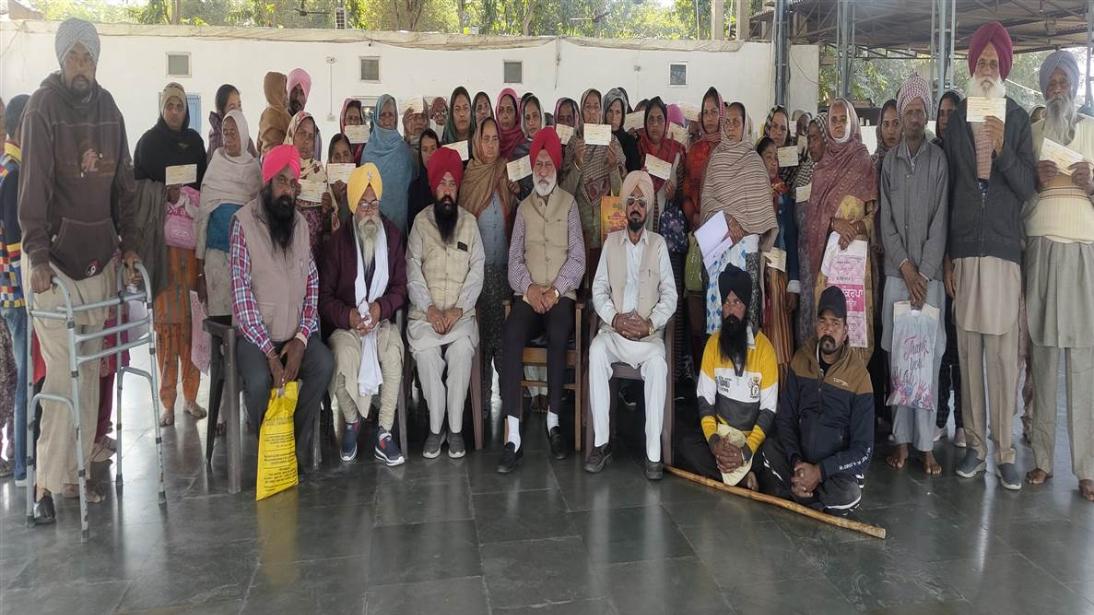 190 ਲੋੜਵੰਦ ਵਿਧਵਾਵਾਂ ਤੇ ਅਪਾਹਿਜ਼ਾਂ ਨੂੰ ਪੈਨਸ਼ਨ ਦੇ ਚੈੱਕ ਵੰਡੇ - ਇੰਜ. ਸਿੱਧੂ