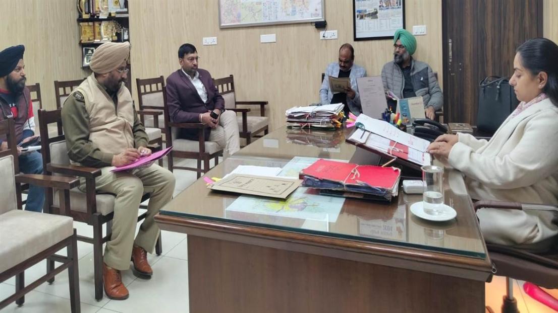 ਉਪ ਚੋਣ ਦੇ ਮੱਦੇਨਜ਼ਰ ਡੀਸੀ ਨੇ ਕੀਤੀ ਮੀਟਿੰਗ ਅਤੇ ਪ੍ਰਬੰਧਾਂ ਦਾ ਲਿਆ ਜਾਇਜ਼ਾ