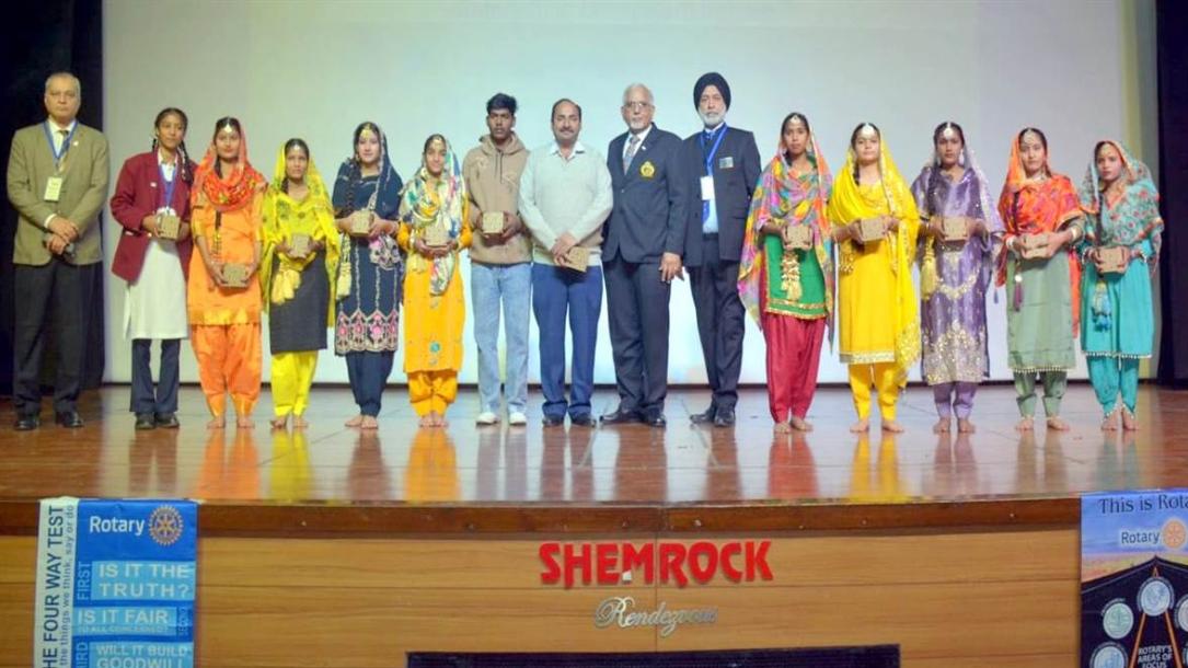 ਰੋਟਰੀ ਕਲੱਬ ਨੇ ਵਿਦਿਆਰਥੀਆਂ ਨੂੰ ਯੂਥ ਲੀਡਰਸ਼ਿਪ ਐਵਾਰਡ ਦਿੱਤੇ, 12 ਸਕੂਲਾਂ ਦੇ 195 ਵਿਦਿਆਰਥੀਆਂ ਨੇ ਲਿਆ ਹਿੱਸਾ