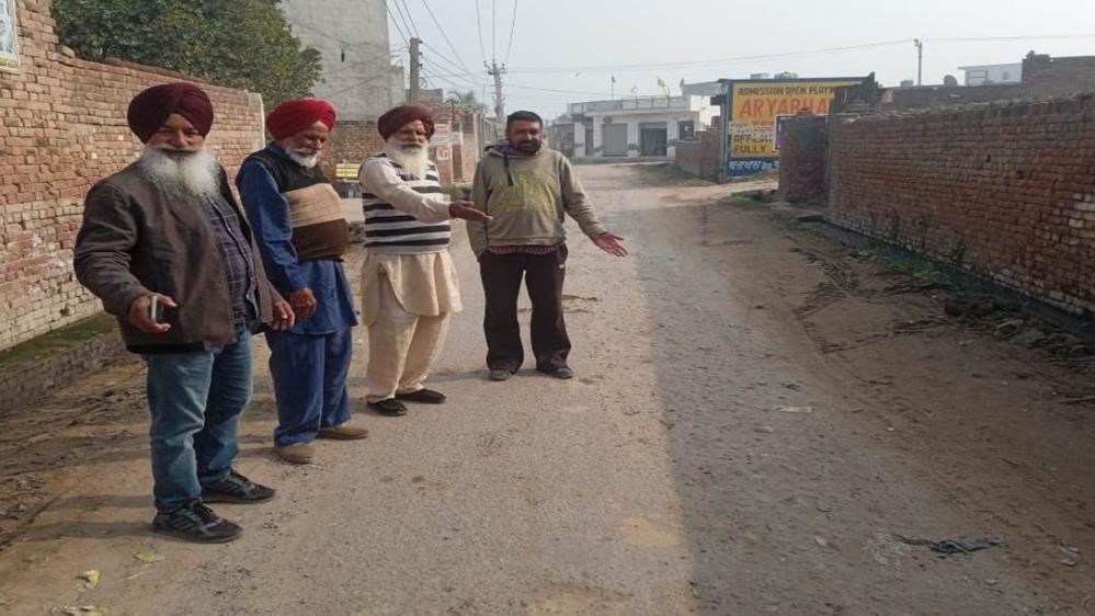 ਖਸਤਾ ਹਾਲਤ ਸੜਕ ਦੀ ਮੁਰੰਮਤ ਕਰਨ ਦੀ ਮੰਗ
