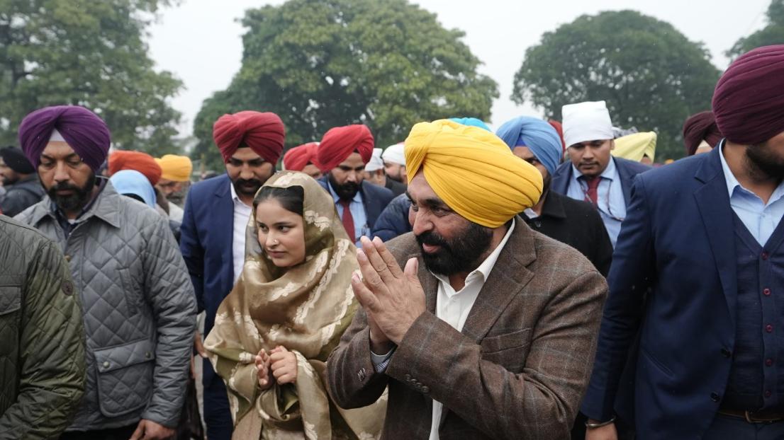 ਛੋਟੇ ਸਾਹਿਬਜ਼ਾਦਿਆਂ ਅਤੇ ਮਾਤਾ ਗੁਜਰੀ ਜੀ ਦੀ ਬੇਮਿਸਾਲ ਕੁਰਬਾਨੀ ਆਉਣ ਵਾਲੀਆਂ ਪੀੜ੍ਹੀਆਂ ਨੂੰ ਜਬਰ, ਜ਼ੁਲਮ ਅਤੇ ਬੇਇਨਸਾਫ਼ੀ ਵਿਰੁੱਧ ਲੜਨ ਲਈ ਪ੍ਰੇਰਿਤ ਕਰਦੀ ਰਹੇਗੀ: ਪੰਜਾਬ ਮੁੱਖ ਮੰਤਰੀ ਭਗਵੰਤ ਮਾਨ ਜੀ
