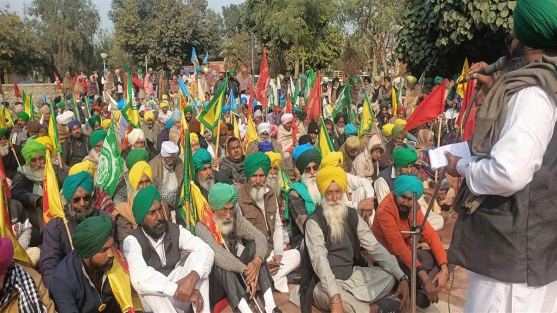 ਸੰਯੁਕਤ ਕਿਸਾਨ ਮੋਰਚੇ ਦੇ ਸੱਦੇ ’ਤੇ ਕਿਸਾਨ ਜਥੇਬੰਦੀਆਂ ਵੱਲੋਂ ਧਰਨਾ
