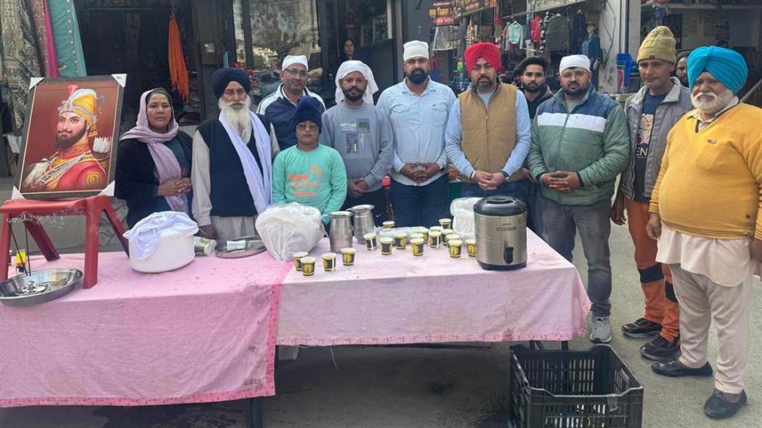 ਸ਼ਹੀਦੀ ਦਿਹਾੜੇ ਨੂੰ ਸਮਰਪਿਤ ਦੁੱਧ ਦਾ ਲੰਗਰ ਲਾਇਆ