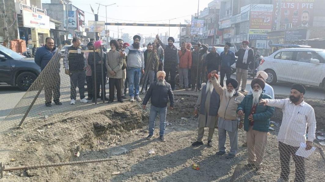 ਭਾਈ ਲਾਲੋ ਚੌਂਕ ਦਾ ਕੰਮ ਸ਼ੁਰੂ ਕਰਵਾਉਣ ਦਾ ਮੰਗ ਨੂੰ ਲੈ ਕੇ ਰਾਮਗੜ੍ਹੀਆ ਭਾਈਚਾਰੇ ਨੇ ਕੀਤਾ ਰੋਸ ਪ੍ਰਦਰਸ਼ਨ