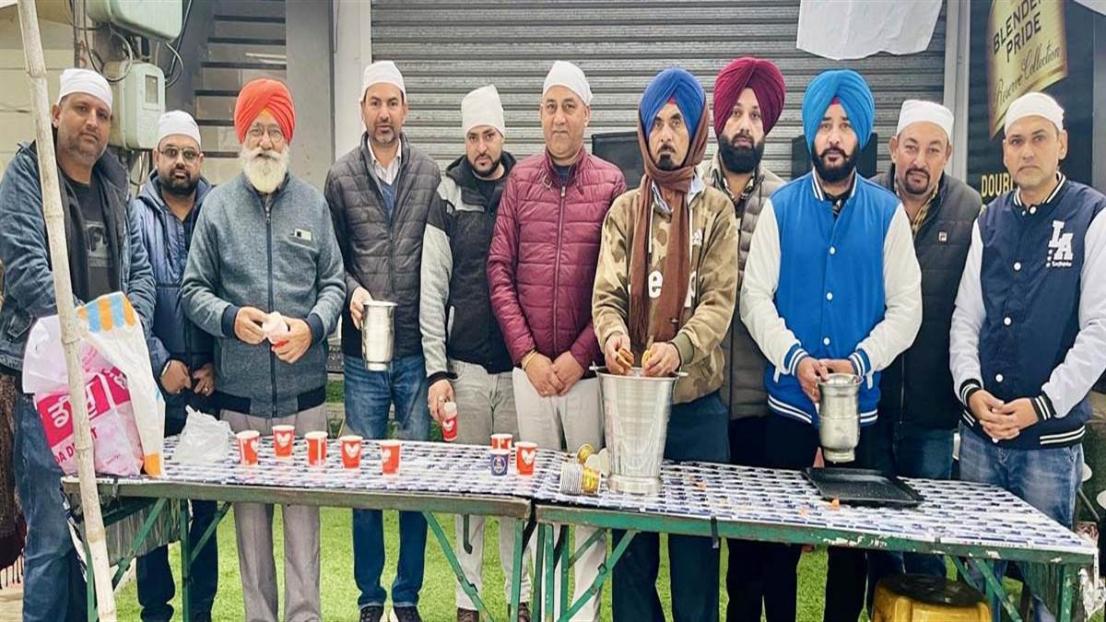 ਰੋਟਰੀ ਕਲੱਬ ਬੰਗਾ ਵੱਲੋਂ ਦੁੱਧ ਬਿਸਕੁਟ ਦਾ ਲੰਗਰ ਲਾਇਆ