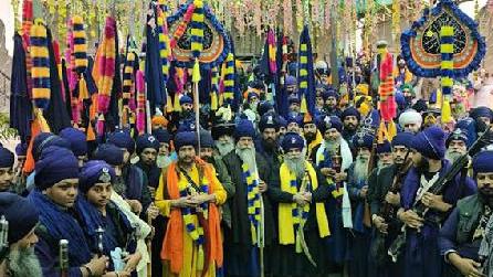ਛੋਟੇ ਸਾਹਿਬਜ਼ਾਦਿਆਂ ਦੀ ਸ਼ਹੀਦੀ ਨੂੰ ਸਮਰਪਿਤ ਜਥੇਦਾਰ ਬਾਬਾ ਬਲਬੀਰ ਸਿੰਘ ਮੁਖੀ ਬੁੱਢਾ ਦਲ ਦੀ ਅਗਵਾਈ 'ਚ ਨਿਹੰਗ ਸਿੰਘ ਦਲਾਂ ਨੇ ਖਾਲਸਾਈ ਜਾਹੋ ਜਲਾਲ ਨਾਲ ਮਹੱਲਾ ਕੱਢਿਆ