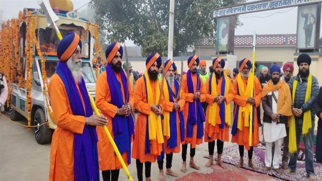 ਦਸਮ ਪਾਤਸ਼ਾਹ ਜੀ ਦੇ ਪ੍ਰਕਾਸ਼ ਪੁਰਬ ਸਬੰਧੀ ਗੁਰਨੇ ਕਲਾਂ ਵਿਖੇ ਨਗਰ ਕੀਰਤਨ ਸਜਾਇਆ