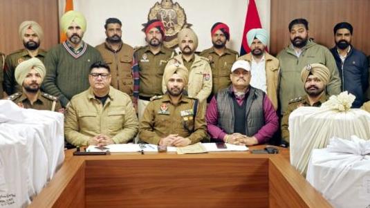 ਫਾਜ਼ਿਲਕਾ ਪੁਲਿਸ ਨੇ ਨਸ਼ਾ ਤਸਕਰਾਂ ਦੇ ਨੈੱਟਵਰਕ ਦਾ ਕੀਤਾ ਪਰਦਾਫ਼ਾਸ,10 ਦੋਸ਼ੀਆਂ ’ਚੋਂ 4 ਕਾਬੂ ਤੇ 6 ਭਾਲ ਜਾਰੀ