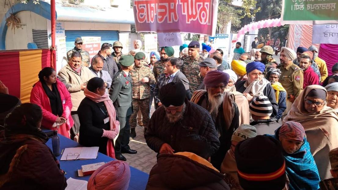 ਸਿਵਲ ਮਿਲਟਰੀ ਮੈਡੀਕਲ ਕੈਂਪ ਦਾ ਵੱਡੀ ਗਿਣਤੀ ’ਚ ਲੋਕਾਂ ਲਿਆ ਲਾਭ