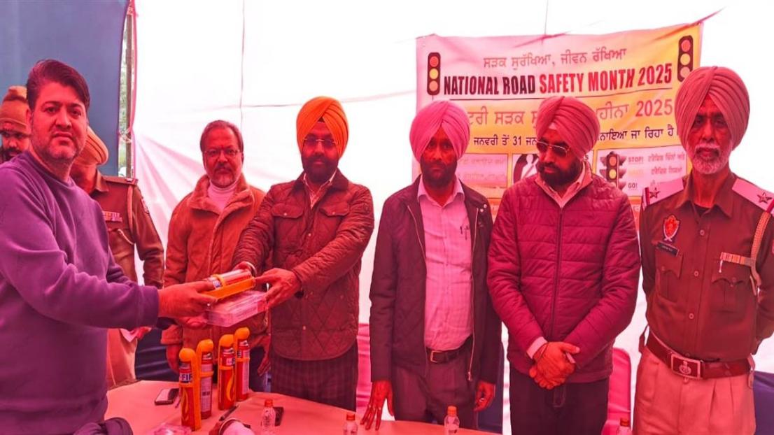 ਰਾਸ਼ਟਰੀ ਸੜਕ ਸੁਰੱਖਿਆ ਮਾਹ ਤਹਿਤ ਸੜਕੀ ਨਿਯਮਾਂ ਪ੍ਰਤੀ ਕੀਤਾ ਜਾਗਰੂਕ