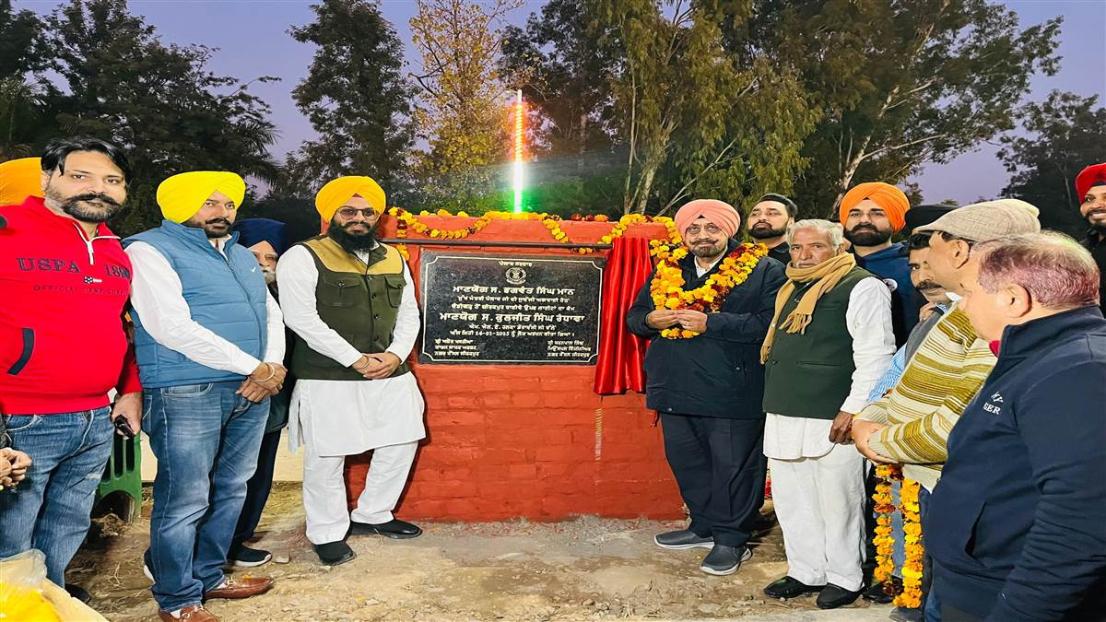 ਵਿਧਾਇਕ ਰੰਧਾਵਾ ਵੱਲੋਂ ਫਲਾਈਓਵਰ ਦੇ ਸੁੰਦਰੀਕਰਨ ਅਤੇ ਨਵੀਆਂ ਲਾਈਟਾਂ ਦਾ ਉਦਘਾਟਨ