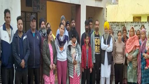 ਡਾਕਖ਼ਾਨੇ ਵਿਚ ਲੱਗੀ ਮਹਿਲਾ ਨੇ ਲੋਕਾਂ ਨਾਲ ਲੱਖਾਂ ਰੁਪਇਆ ਦਾ ਕੀਤਾ ਘੁਟਾਲਾ